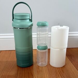 MomCozy Mint Green Insulated portable breast milk container